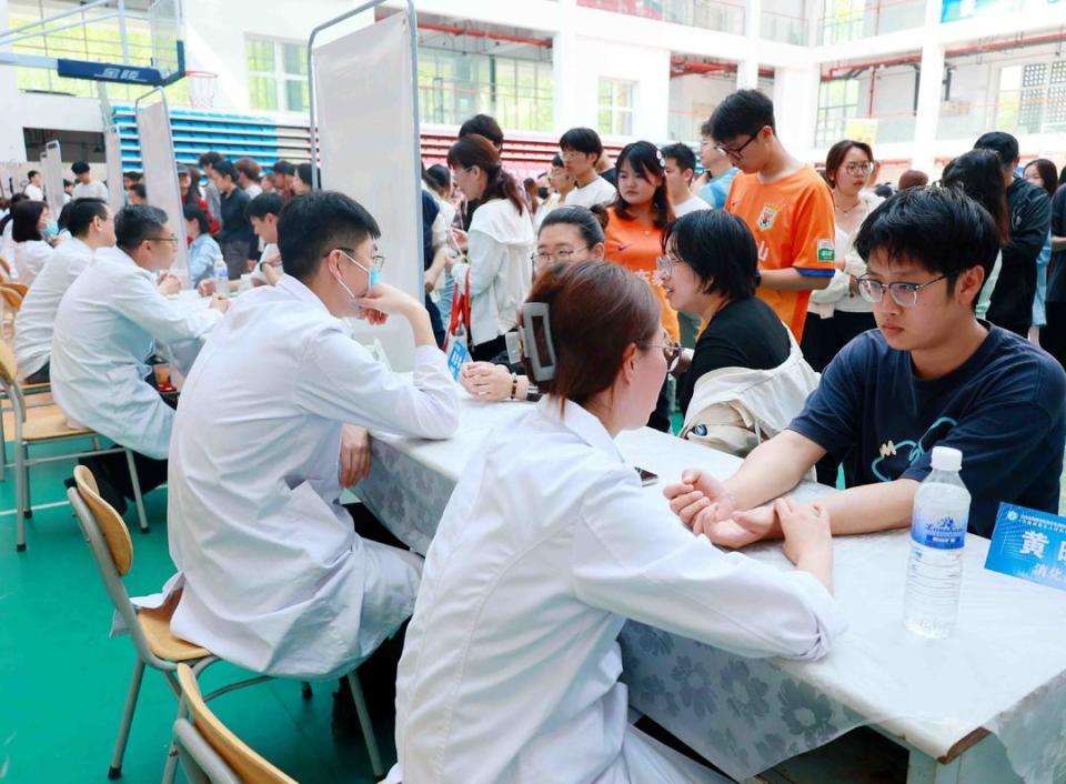 健康校園新風(fēng)尚 青島理工大學(xué)中醫(yī)文化市集暨義診咨詢(xún)活動(dòng)紀(jì)實(shí)